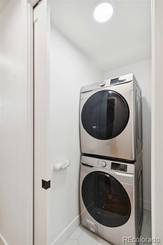 Building Photo - 475 Galapago St