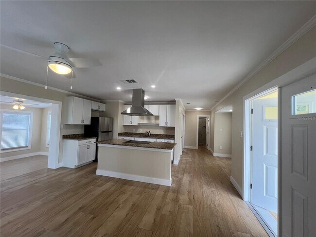 Building Photo - 2464 Picnic St