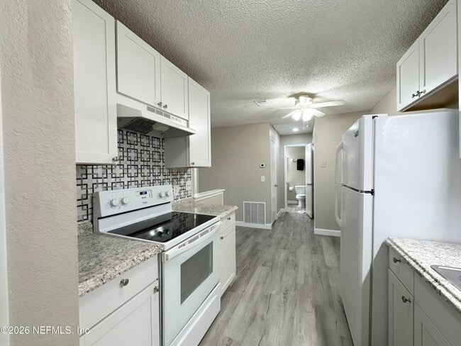 Building Photo - 1600 Big Tree Rd