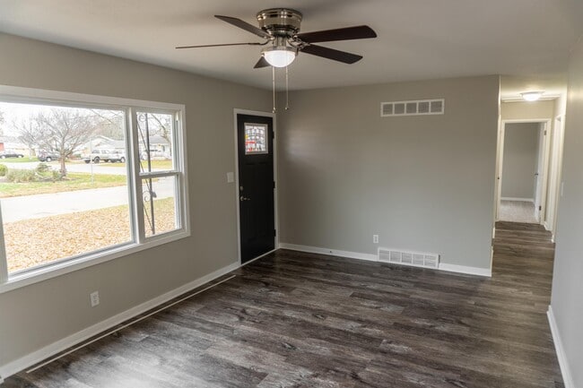 Building Photo - 2355 Hawthorne Ct