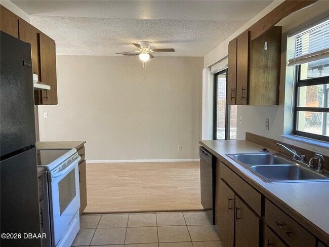 Building Photo - 2570 Beal St