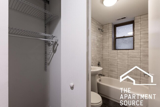 Building Photo - 940 W Winona St