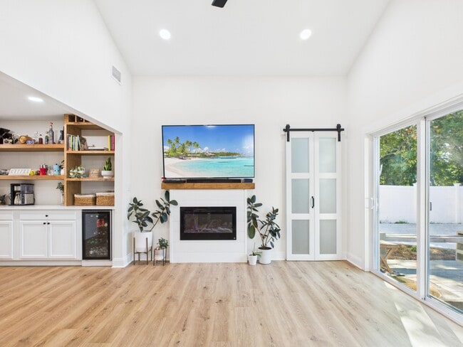 Building Photo - 38 Cape Dr NW