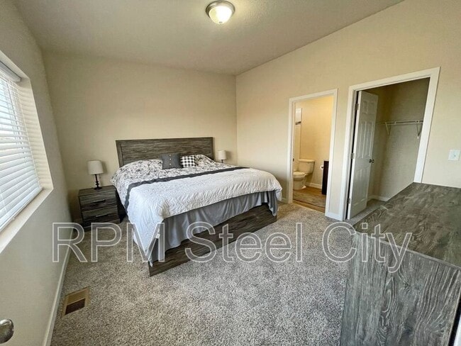 Building Photo - 751 E Laporte Dr