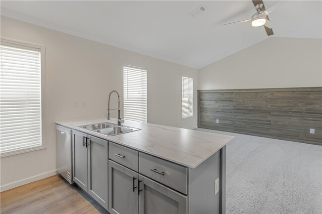 Building Photo - 495 Pleasant St