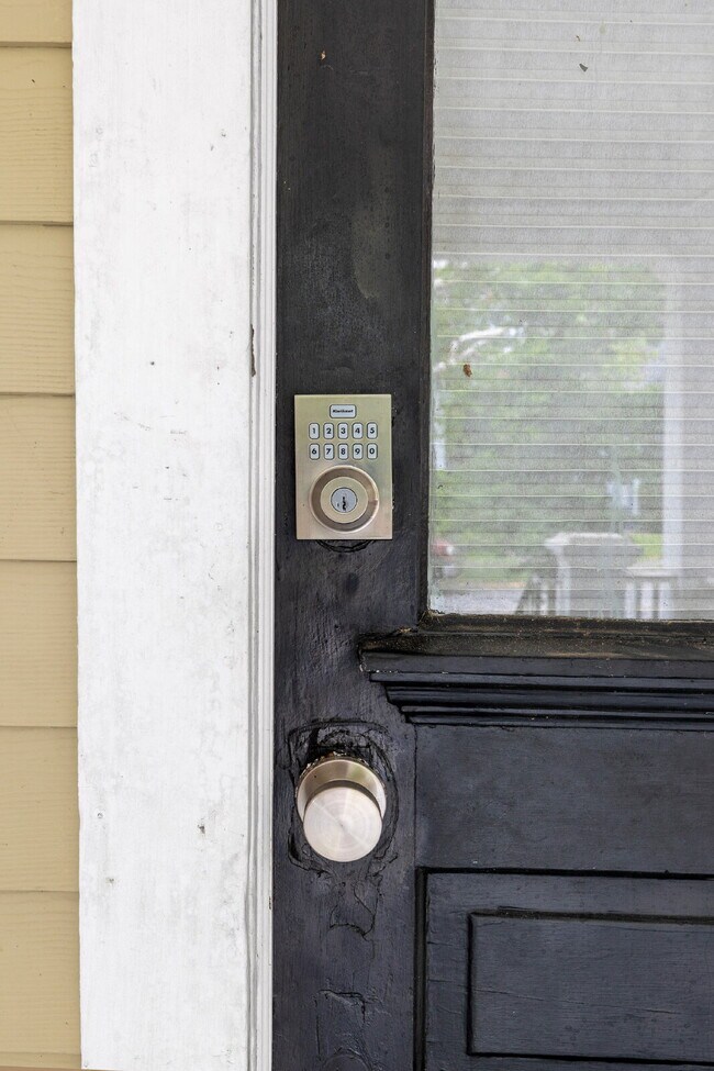 Building Photo - The Laurens Cottage | University Hill