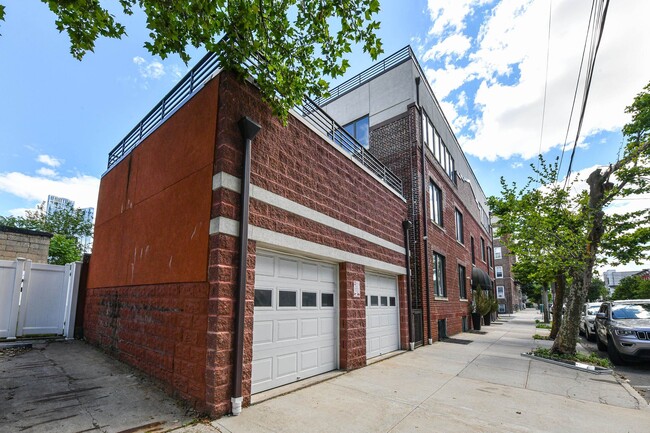 Building Photo - 58 Giles Ave