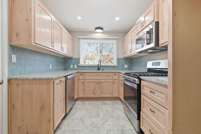 Building Photo - 3 bed/1 bath remodel within walking distance of Brookside