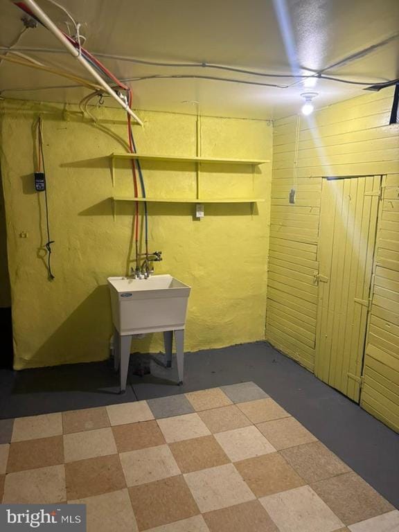 Building Photo - 6714 Woolston Ave