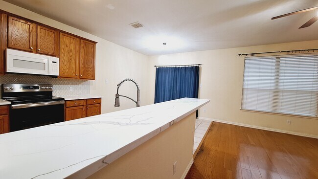 Building Photo - 5812 Lava Dr