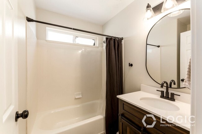 Building Photo - Single Family Home in a Great Location.