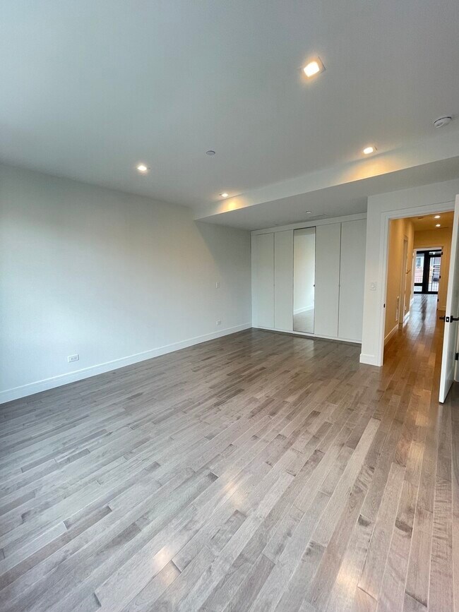 Building Photo - 719 N Elizabeth St