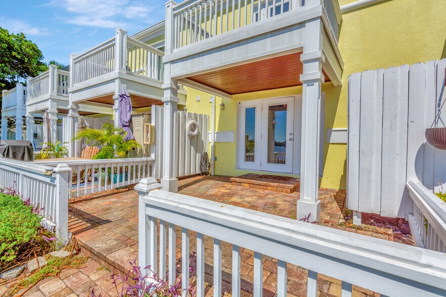 Building Photo - 3743 Pompano Dr SE