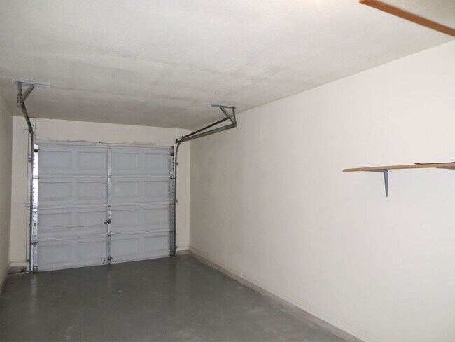 Building Photo - 705