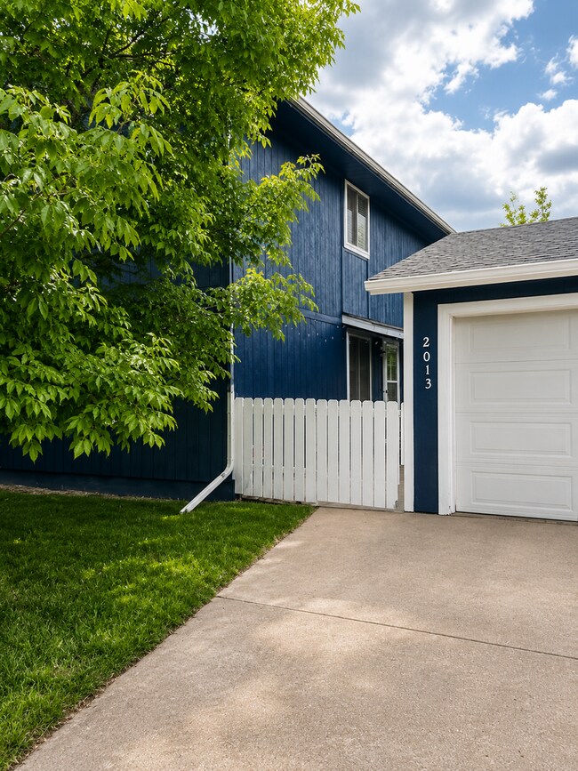 Building Photo - 2013 Devonshire Dr