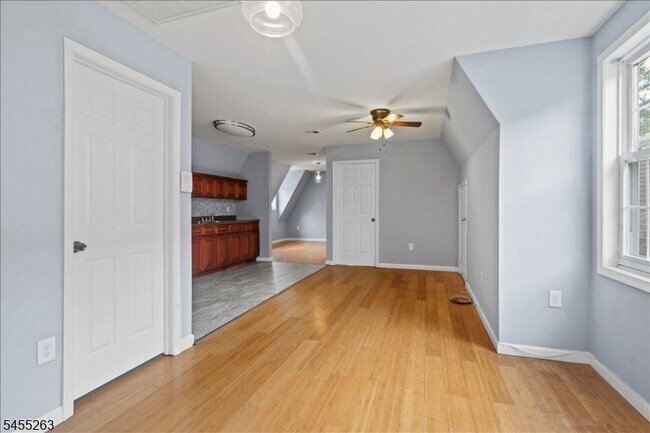 Building Photo - 46 Halsted St