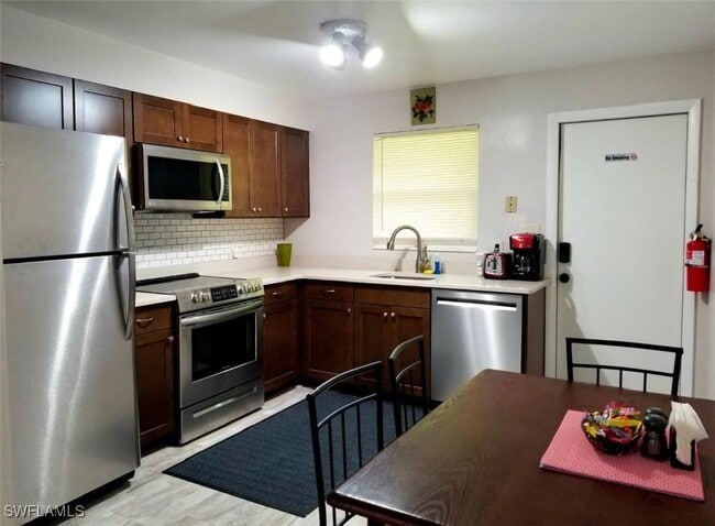 Building Photo - 1136 Michigan Ave