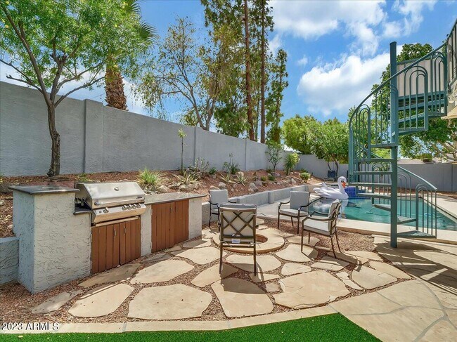 Building Photo - 3351 E Las Rocas Dr