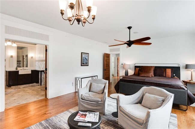 Building Photo - 349 9th St NE