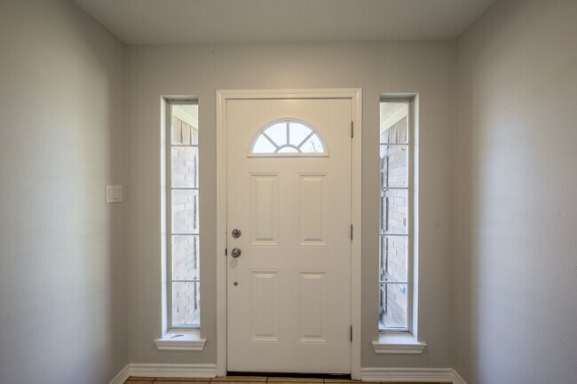 Building Photo - 1520 Strasburg Cir