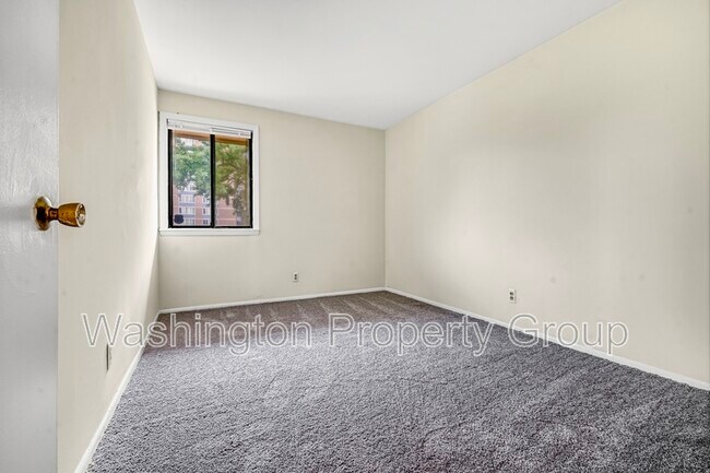 Building Photo - 3904 Stone Gate Dr