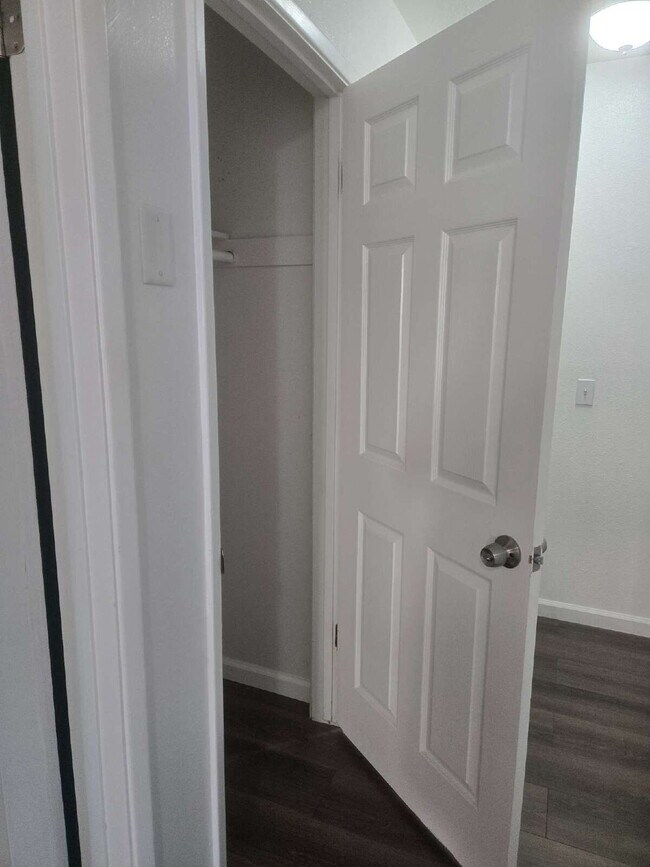Building Photo - Fully Renovated Four Bedroom Home, Highly ...
