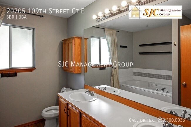 Building Photo - Beautiful 3 bedroom, 2.5 bath, 1800 sq ft ...