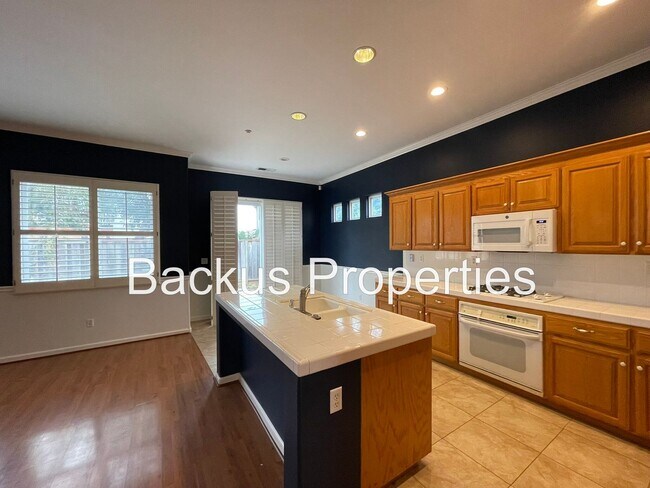 Building Photo - Wonderful four bedroom home close to shopping centers and parks