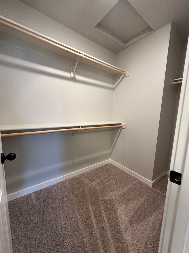 Building Photo - 3 Bedroom 2.5 Bath Newberg OR