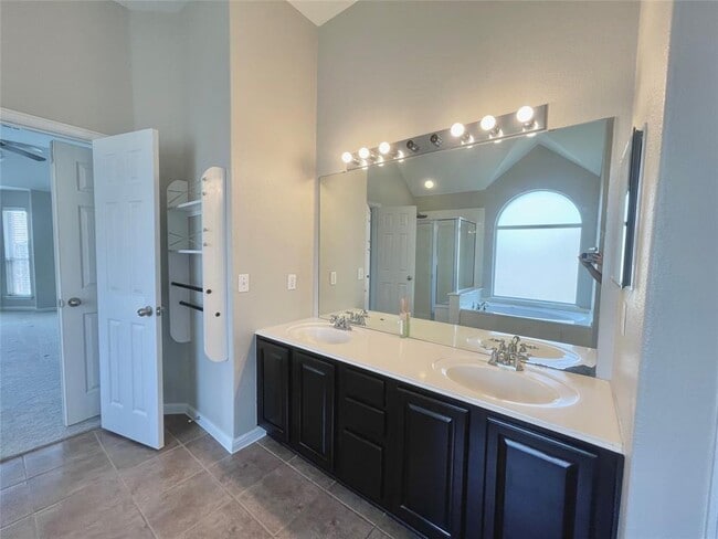Building Photo - 2529 Charolais Ct