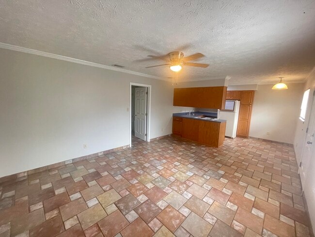 Building Photo - 2219 Paloma St
