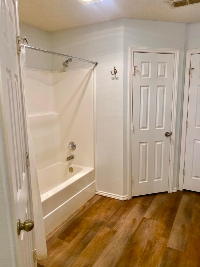 Building Photo - 508 N Juneau Ave