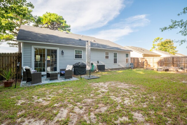 Building Photo - FURNISHED MONTHLY RENTAL-AVAILABLE STARTIN...