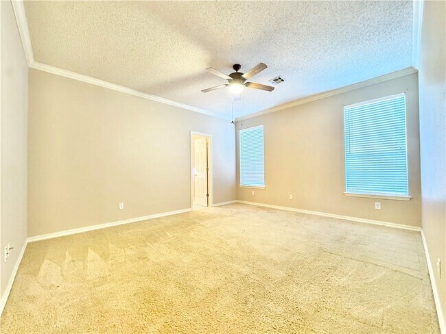 Building Photo - 3211 Dogwood View
