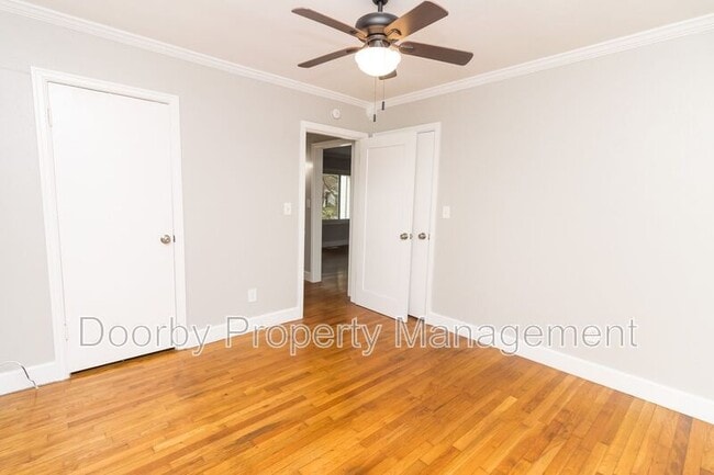 Building Photo - 210 S Lovell Ave