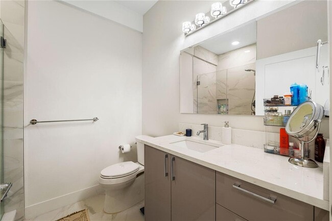 Building Photo - 4108 N Thatcher Ave