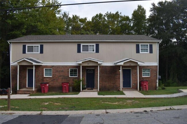Primary Photo - 382 Cowan St