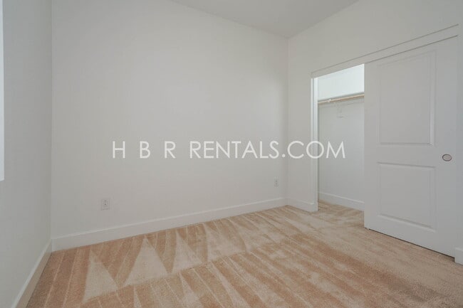 Building Photo - Hansen Village: Spacious 4-Bed Two Story H...