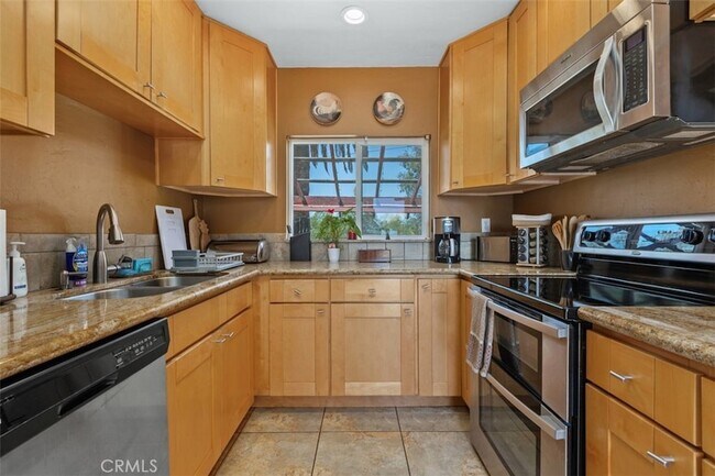 Building Photo - 1716 Cedar St