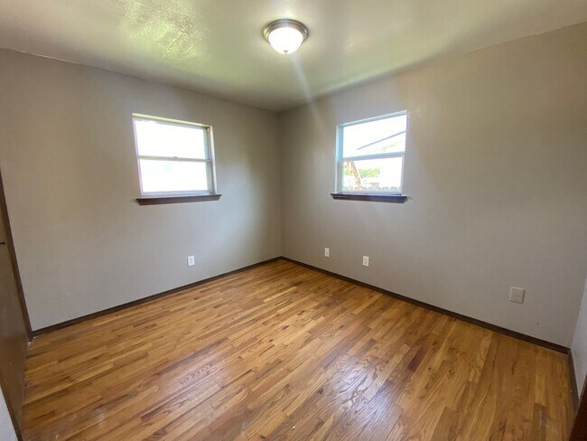Building Photo - 4725 S Shallow Brook Dr