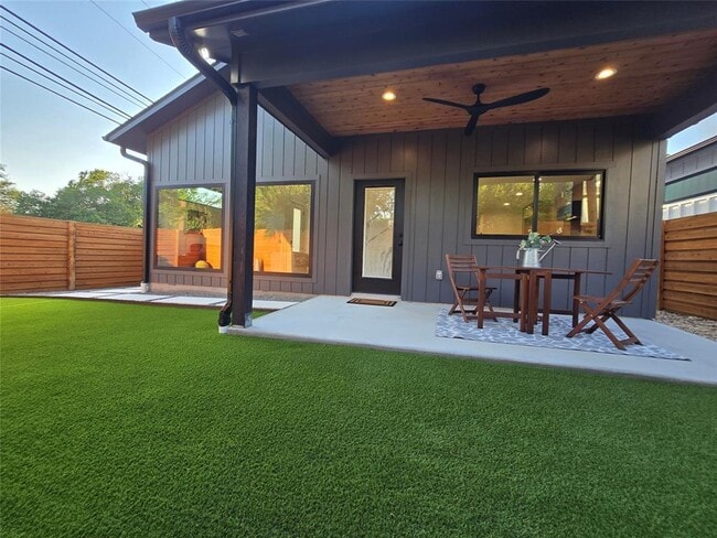 Building Photo - 1112 W N Loop Blvd