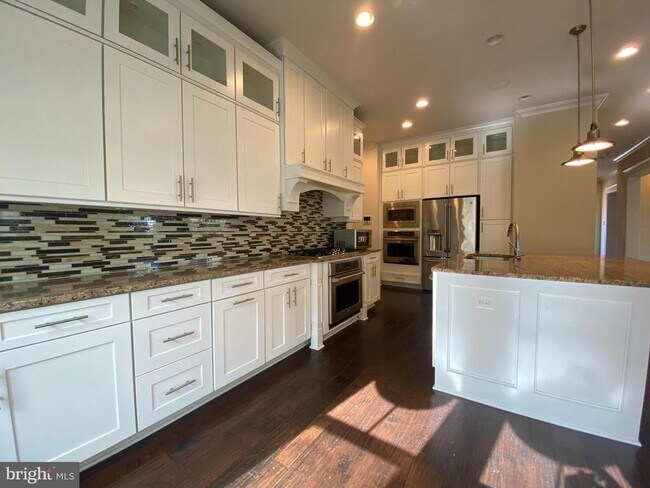 Building Photo - 2163 Potomac River Blvd