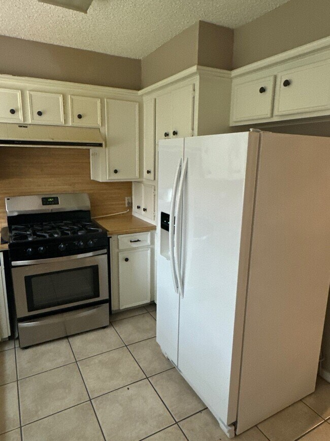 Building Photo - 5222 Valleyview Dr