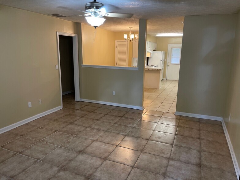 Building Photo - 2641 Union Cir