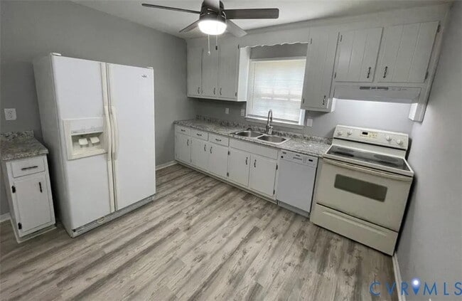 Building Photo - 9307 Lost Forest Dr