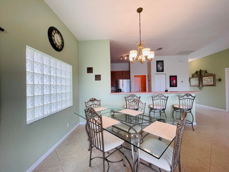 Building Photo - 137 Canterbury Pl