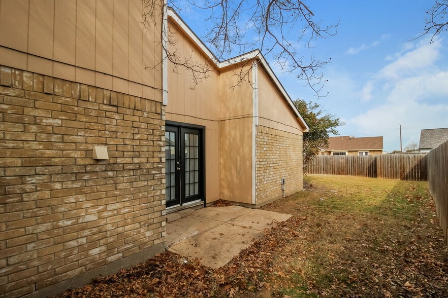 Building Photo - 5609 Powers St