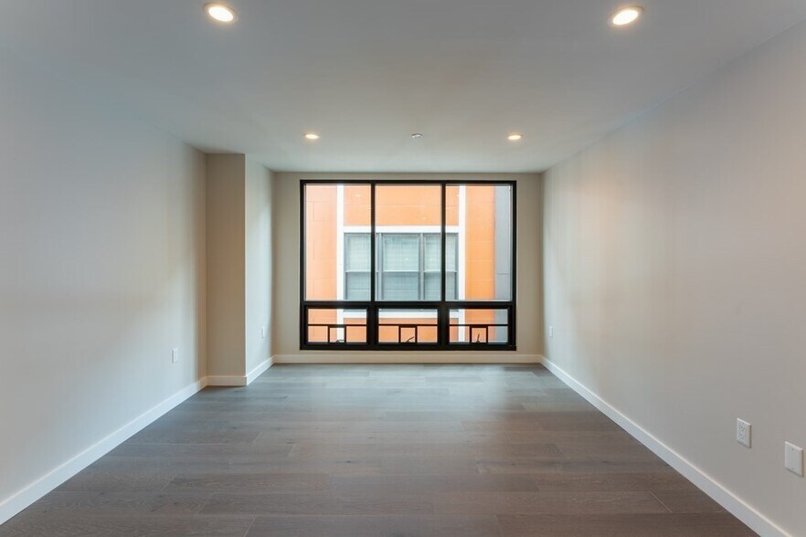 Building Photo - 241 Hanover St
