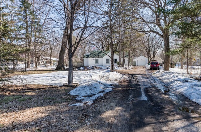 Building Photo - 8827 Lincoln St NE