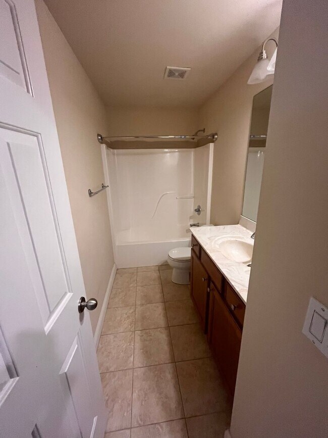 Building Photo - Beautiful 4 Bed in Hamburg!